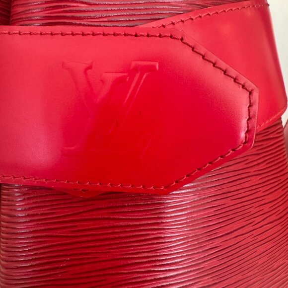 Vintage Louis Vuitton Sac d’Épaule GM in Red Épi Leather - Excellent Condition - Picture 7 of 16